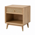 Mesita de noche de madera y ratán con cajón